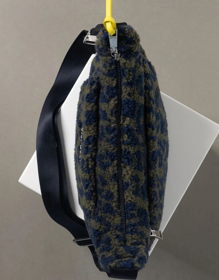 Teddy Hip Bag Medium I Leo Splashes Navy/Olive