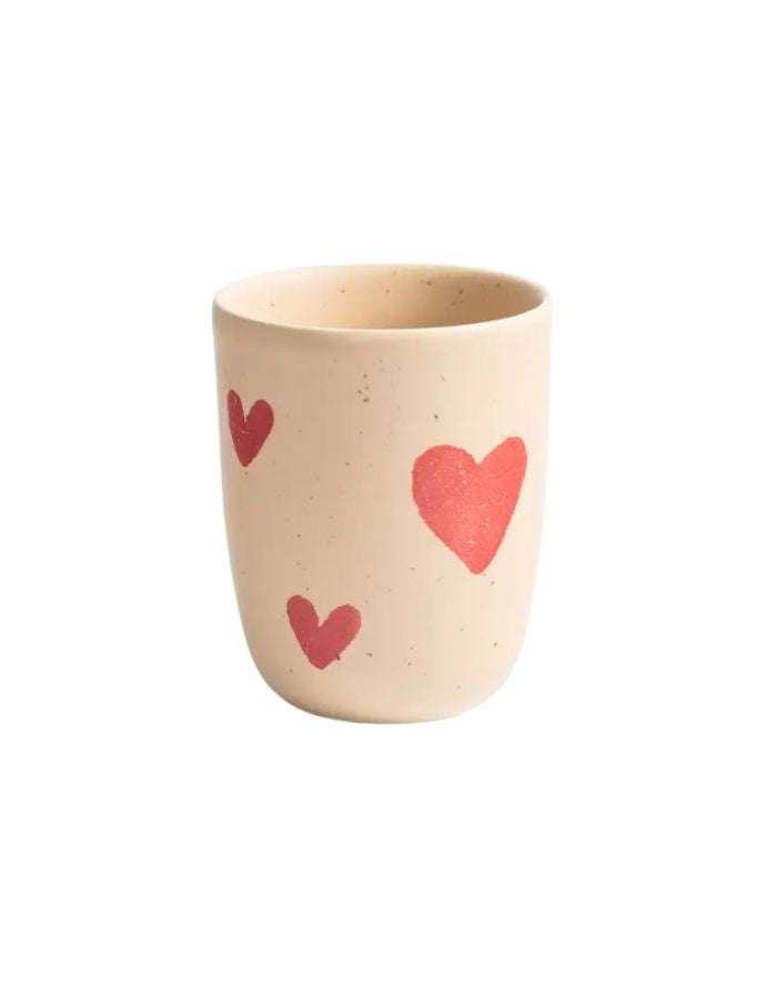 Handgemachte rosa Tasse mit Herzmotiv aus Steinzeug von Egg Back Home, 220 ml, mit individueller Glasur – spülmaschinenfest und mikrowellengeeignet.