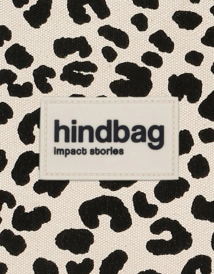 Fanny Pack Olivia von Hindbag in der Farbe Leopard Ecru – Gürteltasche aus GOTS-zertifiziertem Bio-Cord mit Doppelreißverschluss und verstellbarem Schultergurt.