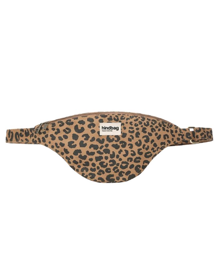 Fanny Pack Sasha L von Hindbag in der Farbe Leopard Cannelle – große Bauchtasche aus GOTS-zertifizierter Bio-Baumwolle mit Reißverschlussfächern und verstellbarem Schultergurt