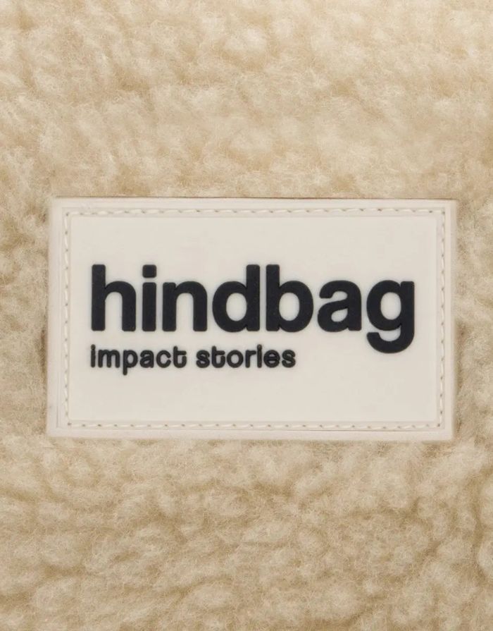 Geldbeutel Lili Teddy Beige von Hindbag, kleine Geldbörse aus GRS-zertifiziertem Kunstfell in Beige, mit Reißverschluss für Karten, Ausweis oder Schmuck.