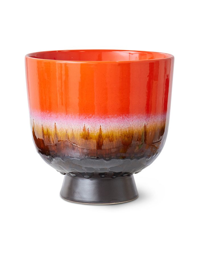 Mehrfarbiger Übertopf Retro Cherry Red von HKliving aus handglasiertem Steinzeug mit glänzender, reaktiver Kirschrot-Glasur – individuelles Design mit Retro-Note.