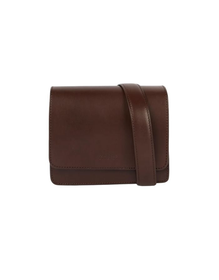O MY BAG Audrey Mini Classic Leather Chocolate – kleine Ledertasche mit zwei Tragegurten und Magnetverschluss.