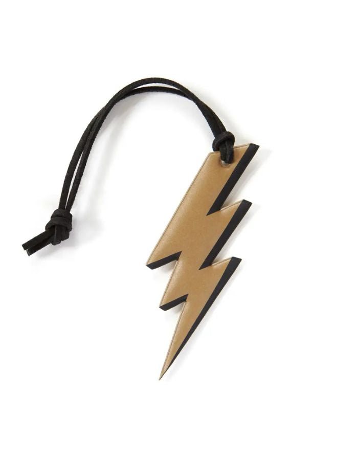 Reflektor-Anhänger Bolt in Blitzform von Firefly Reflectors aus reflektierendem Material mit Lederband, ca. 8 cm – stylisch und funktional für mehr Sichtbarkeit.