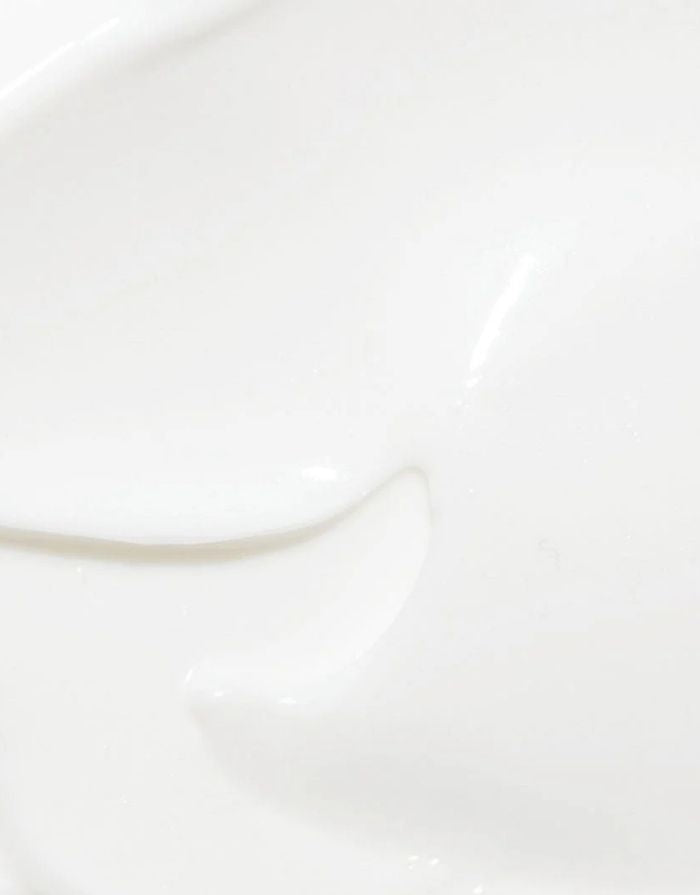 Belebender Meerfenchel Handcreme 30 ml von Panier Des Sens im handlichen Mini-Format. Die Handcreme pflegt die Hände intensiv mit Sheabutter, Olivenöl und ätherischem Meerfenchelöl, spendet Feuchtigkeit, macht die Haut geschmeidig und hinterlässt einen frischen, maritimen Duft. Verpackung wiederverwertbar, veganfreundlich, hergestellt in Frankreich.