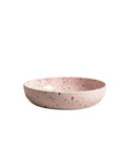 Pastateller Pink Egg ø21cm von Egg Back Home – Seitenansicht auf grauem Hintergrund, handgefertigtes Steinzeug
