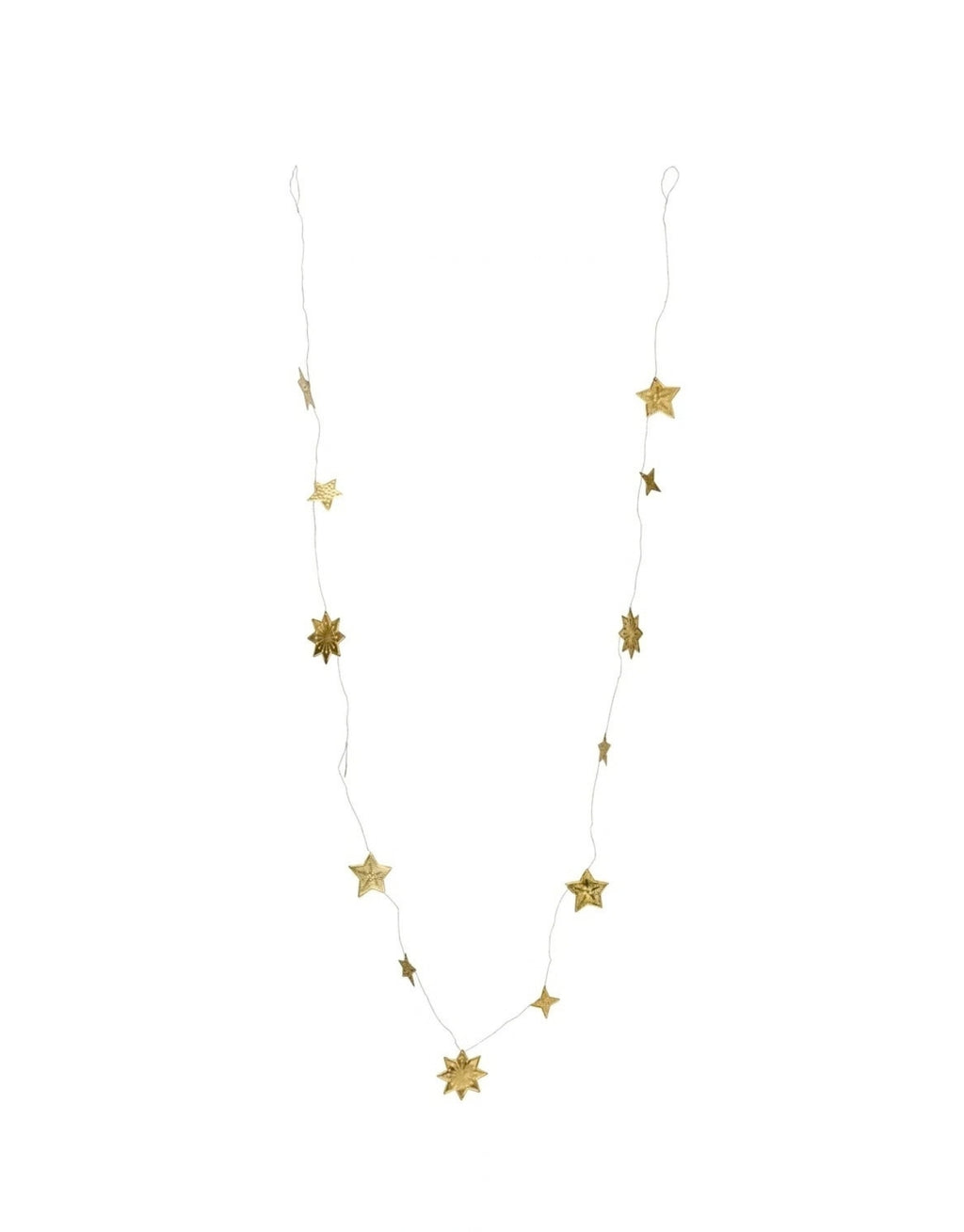 Goldfarbene Girlande Stars von House Doctor mit filigranen Sternen aus Messing und Eisen im Antikmessing Finish, 200 cm lang als Freisteller