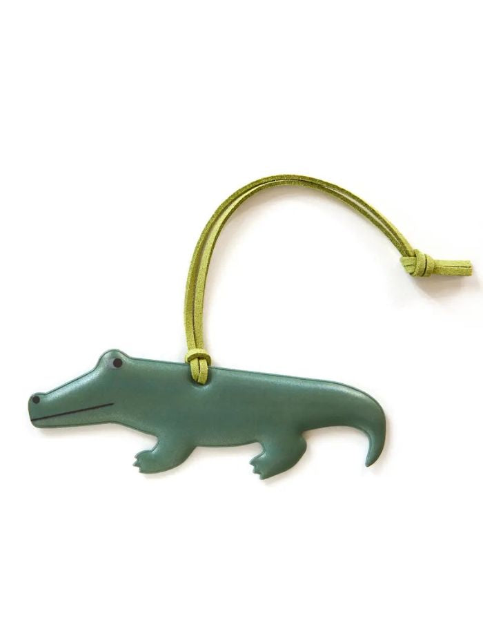 Reflektierender Taschenanhänger Crocodile von Firefly Reflectors – aus weichem, lederähnlichem Material mit verstellbarem Band, stylisches Accessoire für bessere Sichtbarkeit.