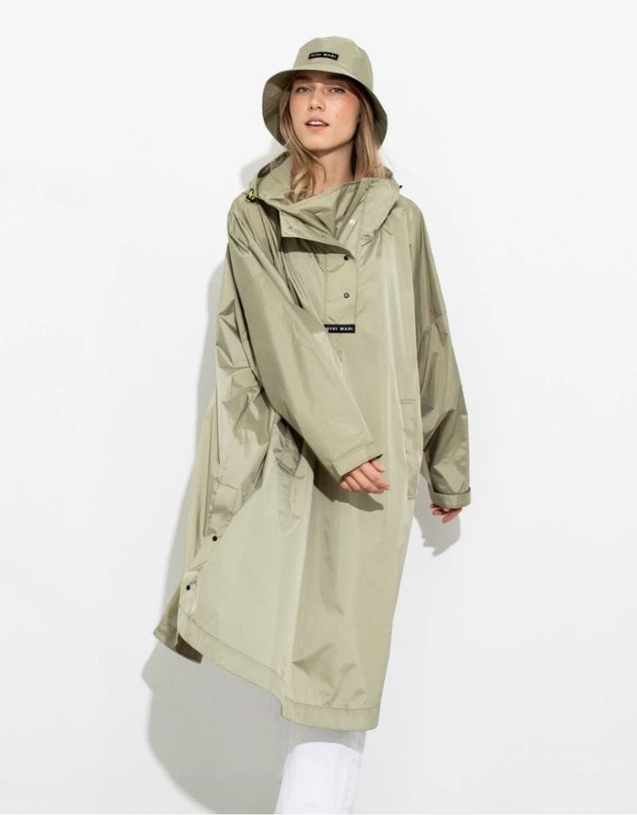 Raincoat I Solid Pale Olive